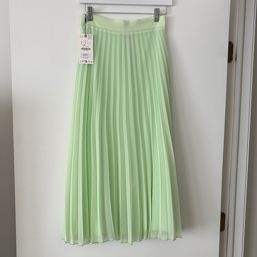 Zara Pastel Green Pleated Midi Skirt